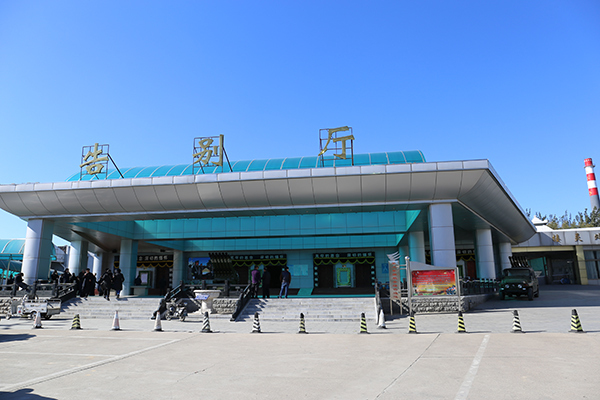 如何将骨灰运往陵园（陵园还有安葬仪式吗）